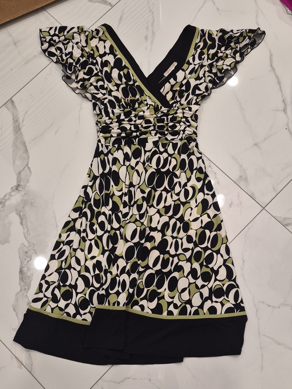 Sandra Darren Black, White & Olive Green V-Neck Patterned Dress